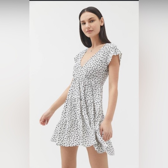 Urban Outfitters White Floral Mini Dress NWTs Size Small - Picture 4 of 6